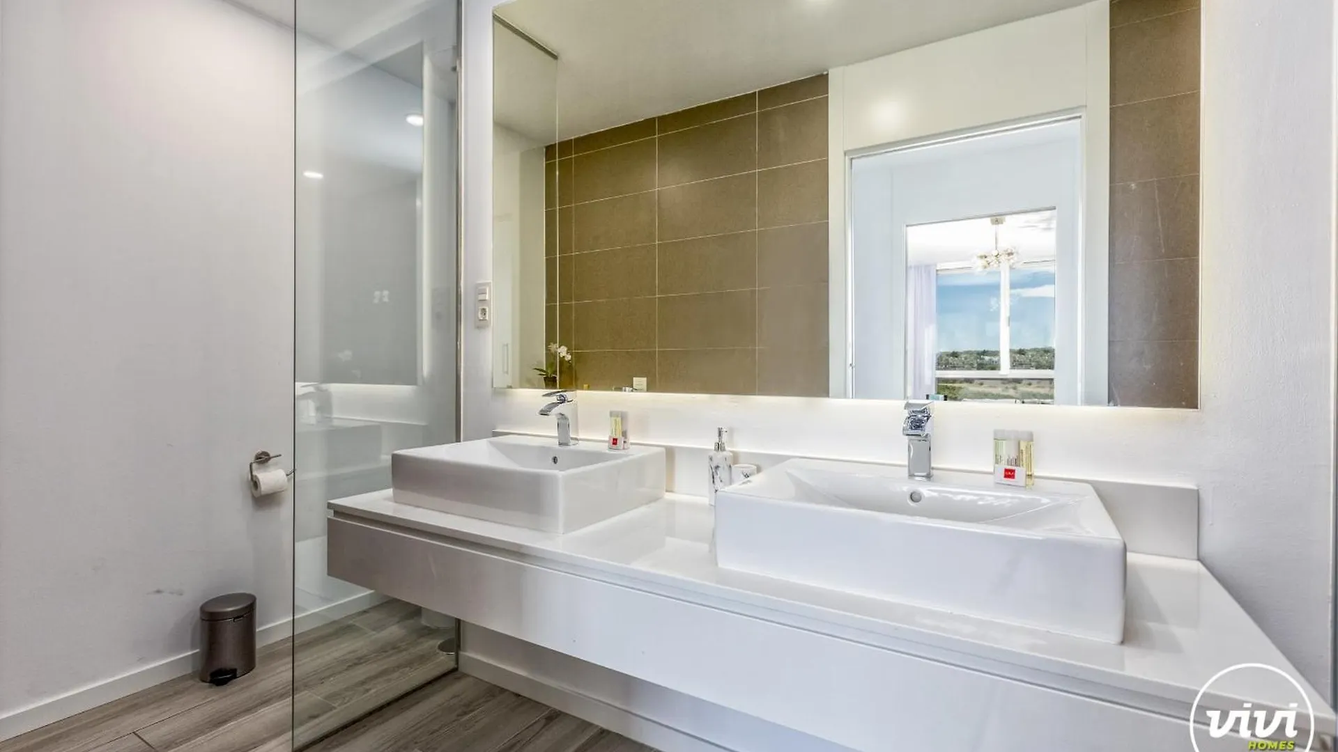 Vivi Homes - Lima Pool, Sunny Terrace & Beach Estepona Spain